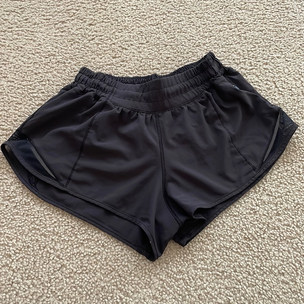 Lululemon Hotty Hot shorts low rise 2.5